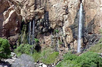 منطقه نمونه گردشگری آبشار شاهلولاک چرمهین 